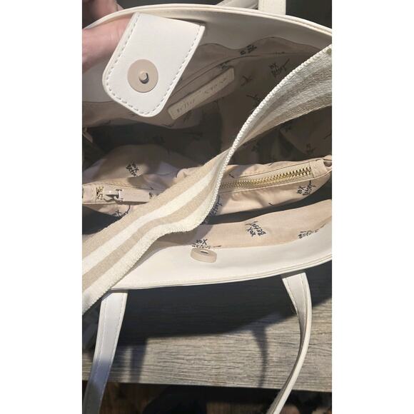 Gorgeous Betsey Johnson Handbag Shoulder Bag Purse Crossbody - Picture 2 of 4